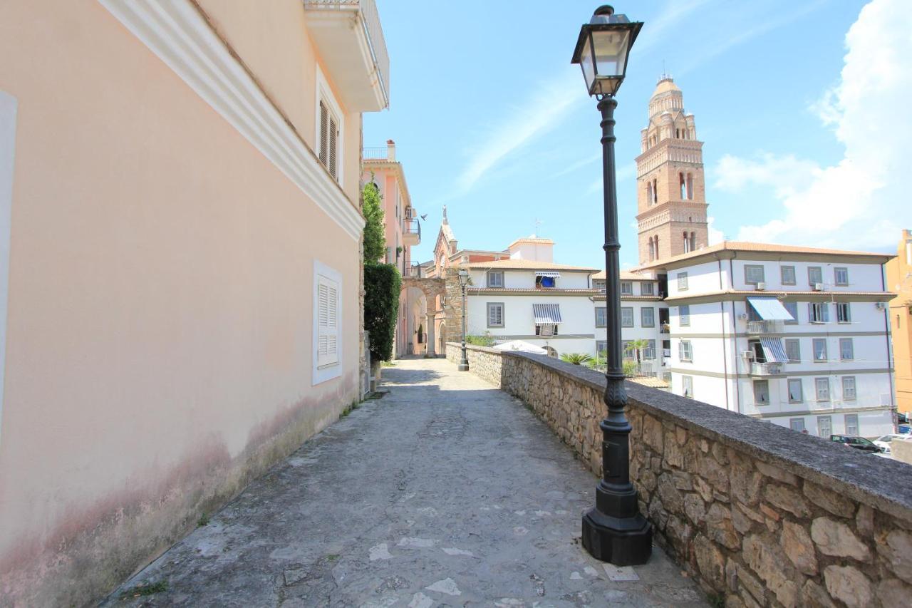 Sapore Di Mare Al Duomo Hotel Gaeta Buitenkant foto