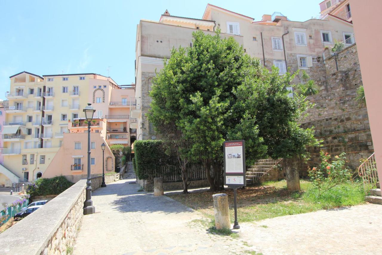 Sapore Di Mare Al Duomo Hotel Gaeta Buitenkant foto